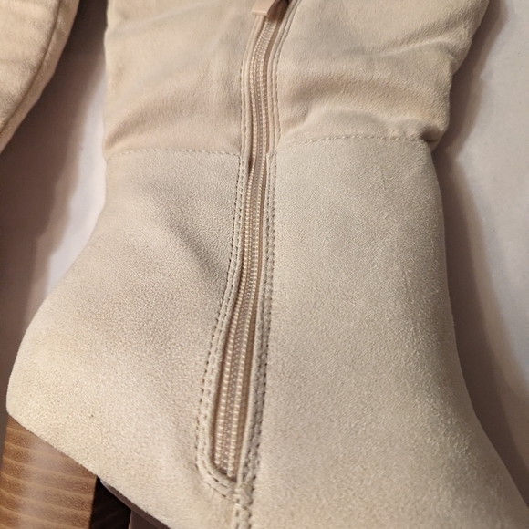 Women's 7 beige faux suede knee high side zip boots New in box - Picture 8 of 13